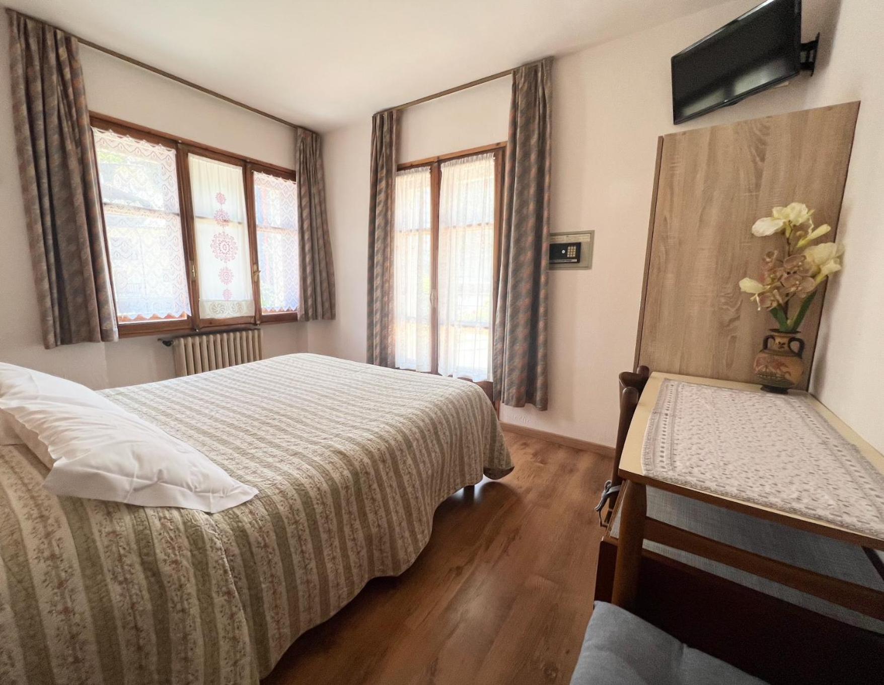 Hotel Villa Cary Oulx エクステリア 写真