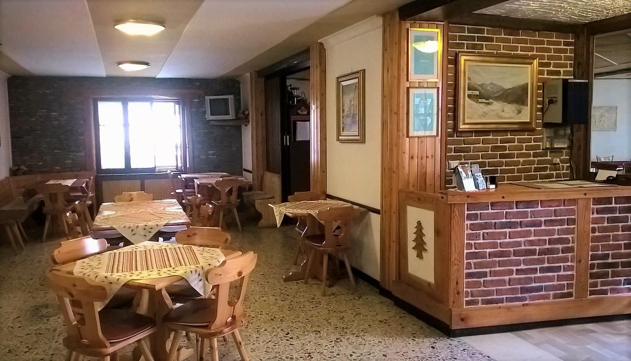 Hotel Villa Cary Oulx エクステリア 写真