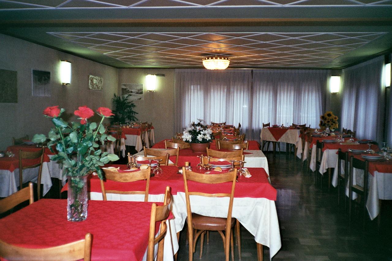 Hotel Villa Cary Oulx エクステリア 写真